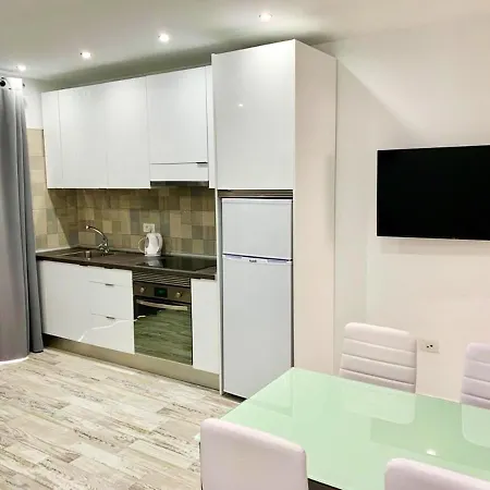Modern Poolview